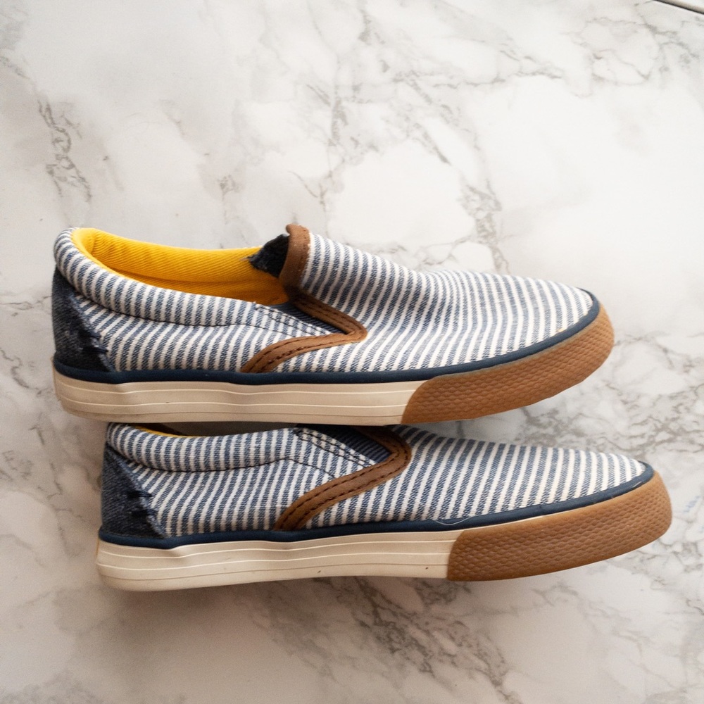 Hanna Andersson slip on shoes size 10c. NWOT with defect